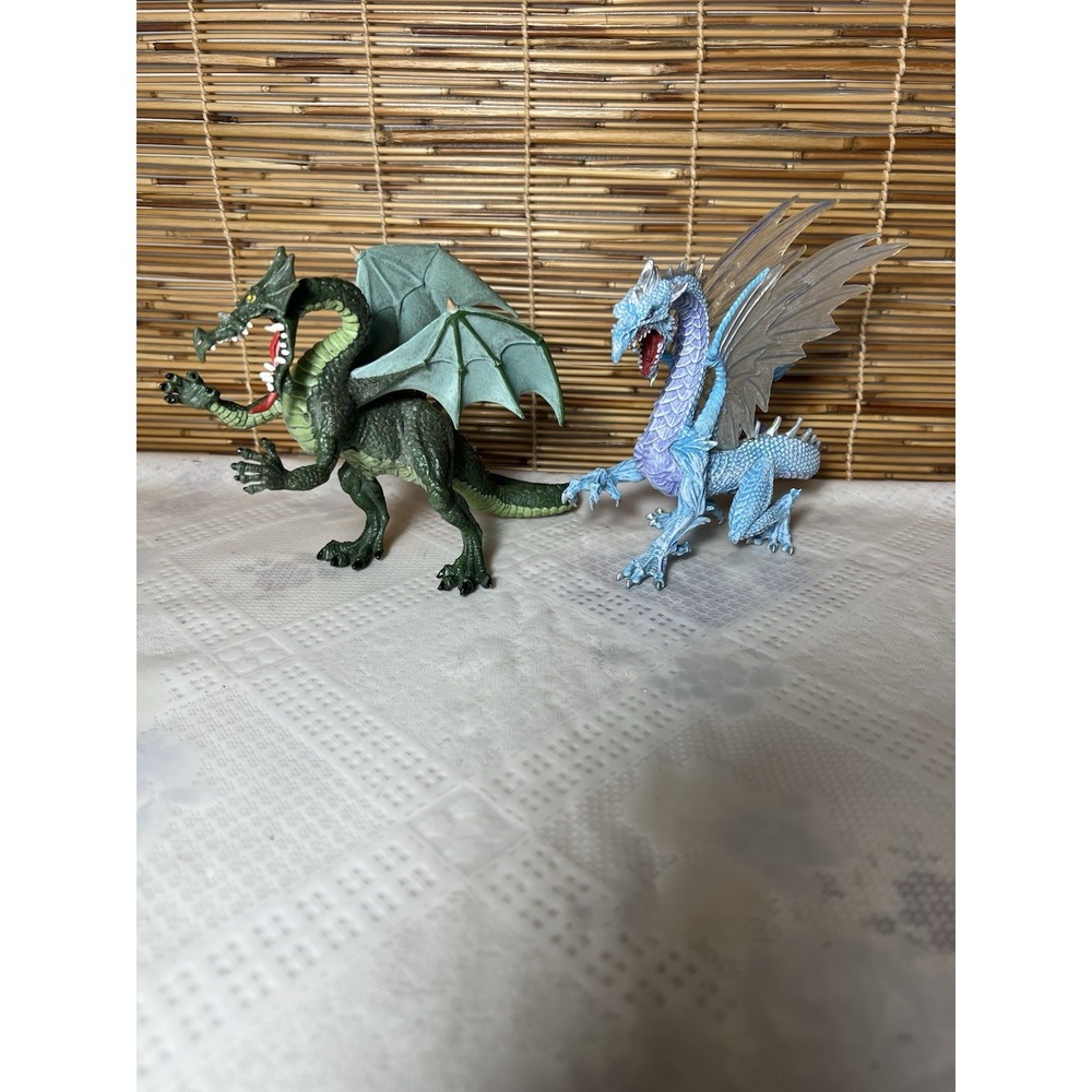 2 Plastoy Medieval Battlefield GREEN DRAGON &  ICE DRAGON Figurine Safari